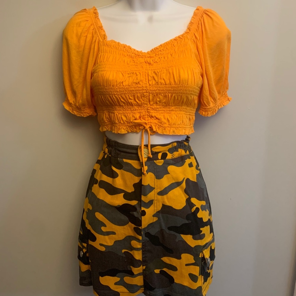 Set 2 pieces (Top and Skirt)